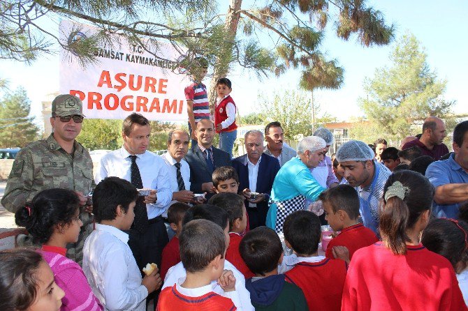 Samsat’ta Muharrem Ayı Nedeni İle Aşure Dağıtımı Yapıldı