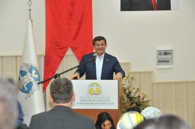 Davutoğlu: "15 Temmuz’da Bize Saldıranlar, Bu Ülkenin Geleceğine Saldırdı"