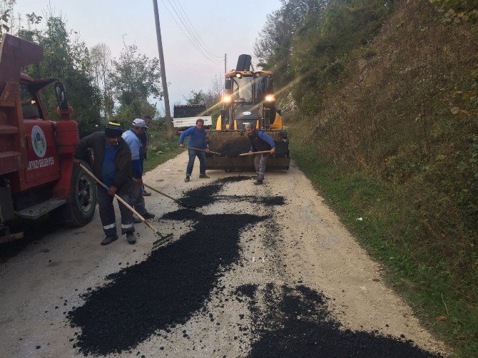 Akyazı’da Asfalt Yama Çalışmaları Sürüyor