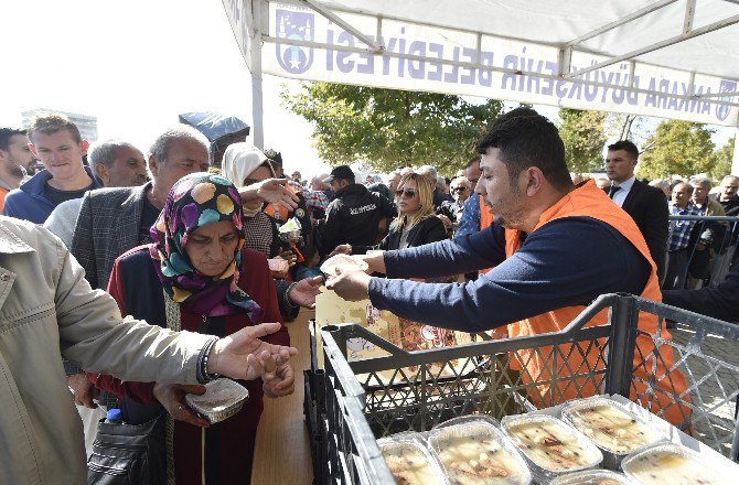 Ankara Büyükşehir’den, Hacı Bayram’da Aşure İkramı