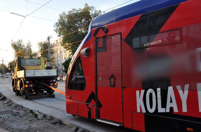 Antalya’da Tramvay Raydan Çıktı: 1 Yaralı