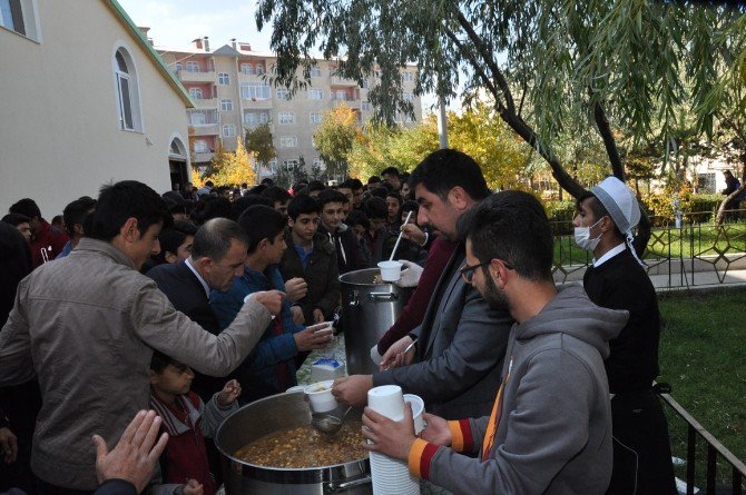 Palandöken Ak Parti İlçe Teşkilatı Aşure Dağıttı