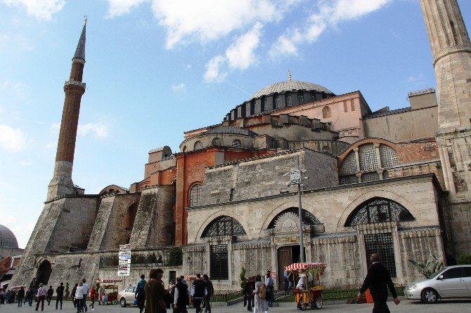 Ayasofya Müzesi Hünkar Kasrı’nda İlk Cuma Namazı Kılındı