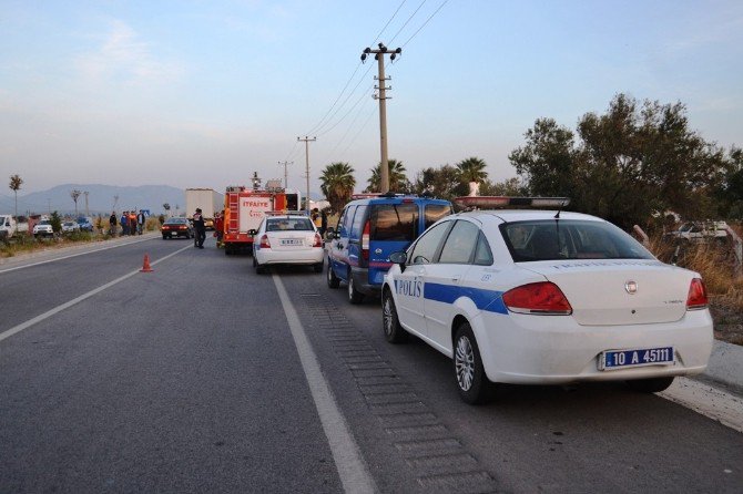 Balıkesir’de Otomobil Otobüse Arkadan Çarptı: 1 Ölü, 1 Yaralı