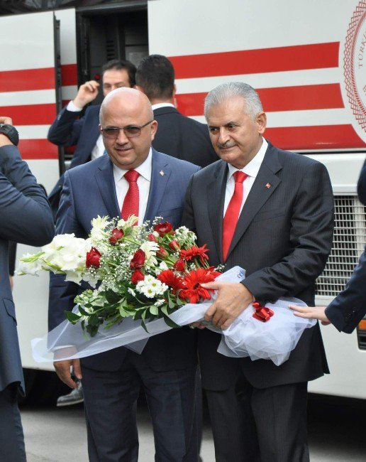 Başbakan Yıldırım, Basın Mensuplarının “21 Ekim Dünya Gazeteciler Gününü” Kutladı, Hatıra Fotoğrafı Çektirdi