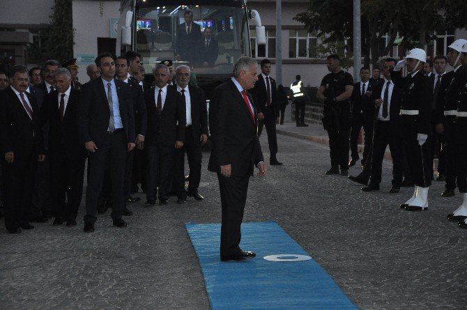 Başbakan Yıldırım, Afyonkarahisar Valisi Aziz Yıldırım’ı Ziyaret Etti