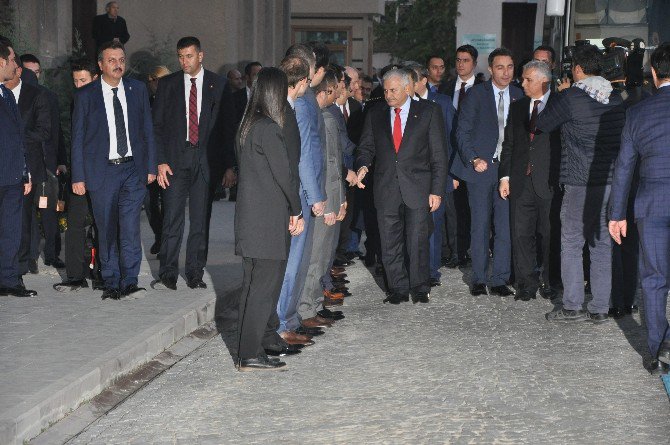 Başbakan Yıldırım, Afyonkarahisar Valisi Aziz Yıldırım’ı Ziyaret Etti