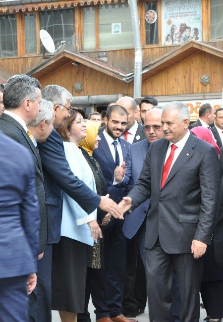 Başbakan Yıldırım, Basın Mensuplarının “21 Ekim Dünya Gazeteciler Gününü” Kutladı, Hatıra Fotoğrafı Çektirdi