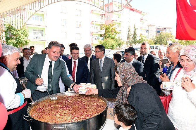 Çakır: Farklılıklarımızla Birlikte Aşure Gibi Bir Olalım