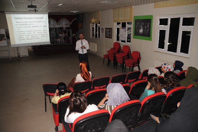 Cizre’de Kadın Kursiyerlere Yaşlıların Bakımı Semineri Verildi