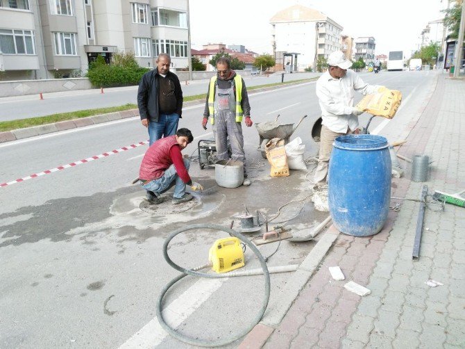 Yağmur Suyu Kanalları Ve Logar Kapakları Temizlendi