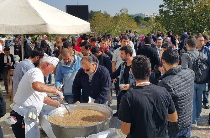 Uludağ Üniversitesi’nde Aşure İkramı