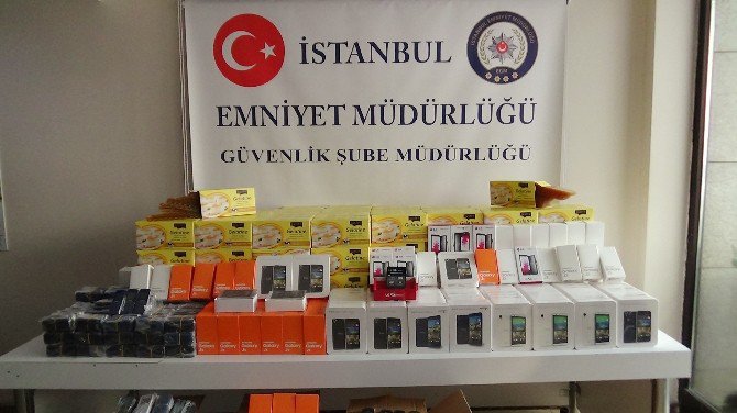 İstanbul’da 350 Bin Liralık Kaçak Telefon Ve Sağlıksız Yaprak Jelatin Operasyonu