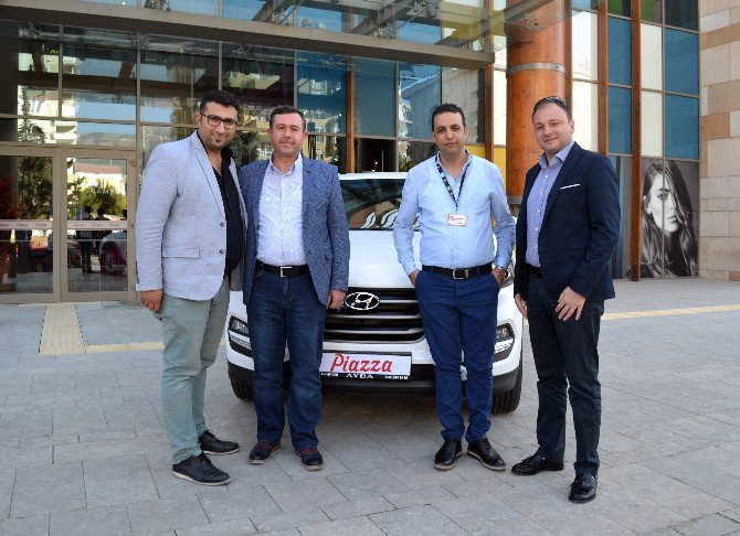 Piazza’nın Hediyesi Hyundai Tucson Talihlisine Teslim Edildi