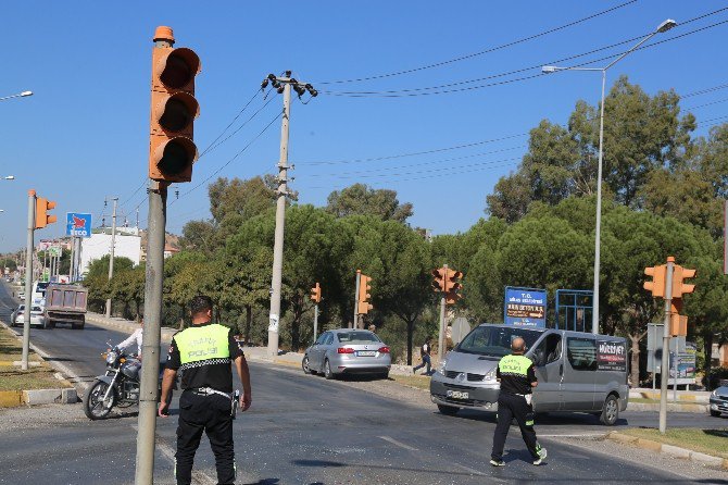 Milas’ta Işıktaki Arıza Kazaya Sebep Oldu