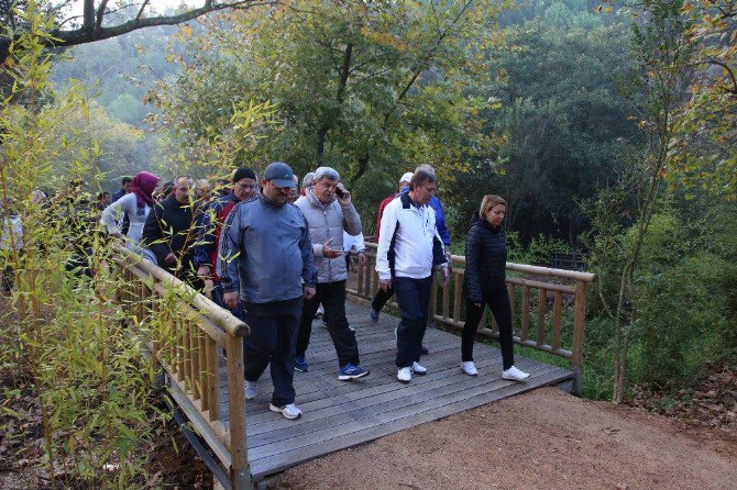 Doğa Yürüyüşü Yapan Başkandan Çevre Katliamına Suçüstü