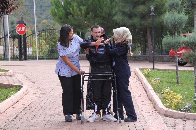 16 Yıl Sonra İlk Kez Adım Attı, Ailesini Sevince Boğdu