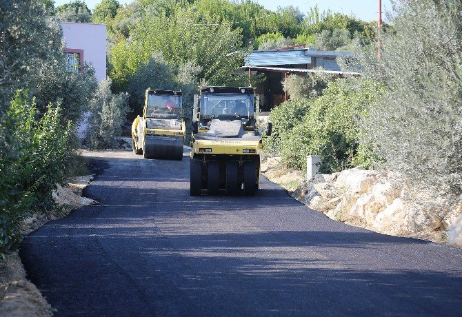 Erdemli’de Asfalt Çalışmaları Sürüyor