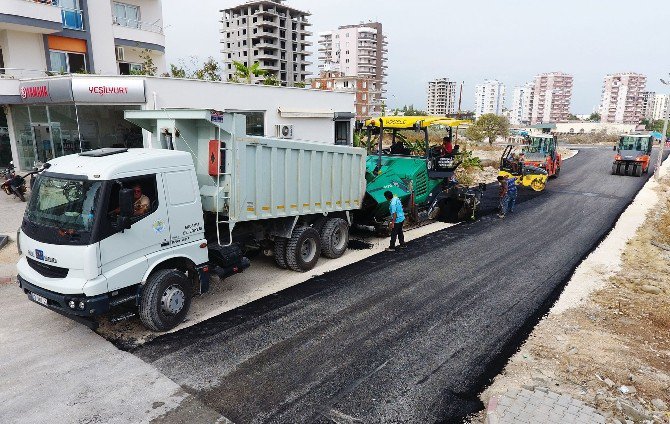 Erdemli’de Asfalt Çalışmaları Sürüyor