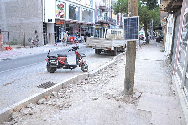 Saruhanlı’da Yol Ve Kaldırım Seferberliği