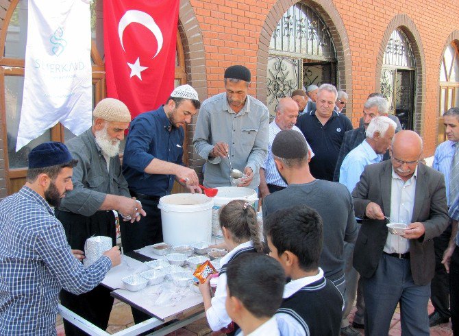 Semerkand Vakfı’ndan Aşure İkramı