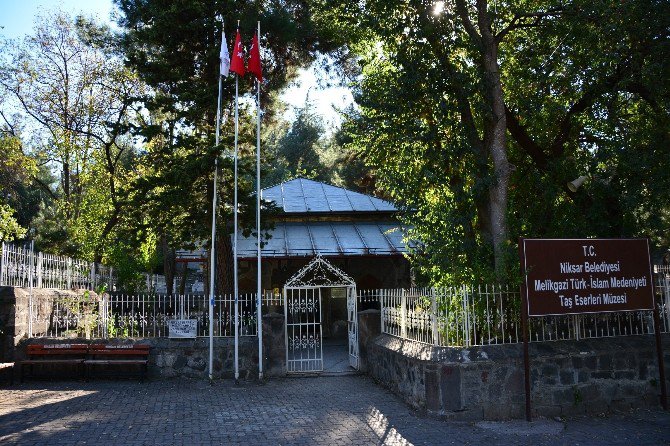 Niksar’ın Fatihi Melik Gazi’nin Türbesi Ve Çevre Düzenlemesi