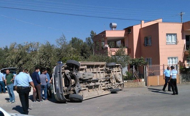 Öğrenci Servisi İle Cezaevi Minibüsü Kaza Yaptı: 5 Yaralı