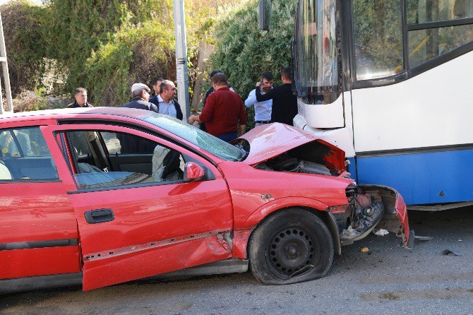 Ego Otobüsüyle Otomobil Kafa Kafaya Çarpıştı: 2 Yaralı