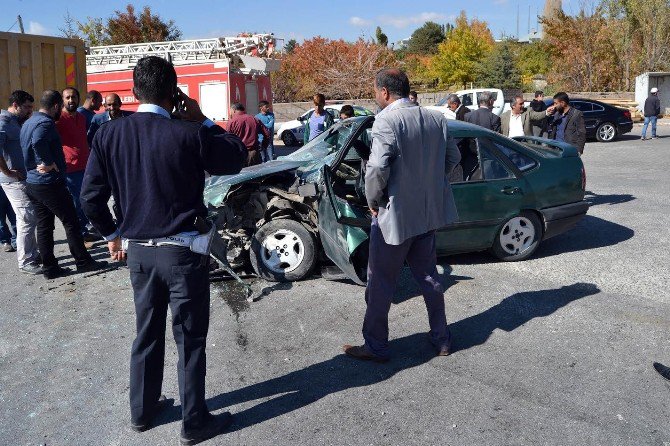 Ahlat’ta Trafik Kazası: 6 Yaralı