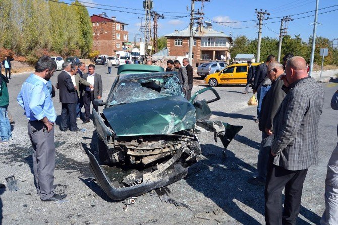 Ahlat’ta Trafik Kazası: 6 Yaralı