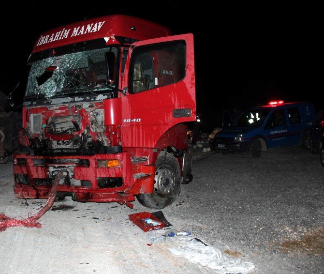 Tankerle Kamyon Kafa Kafaya Çarpıştı: 1 Ölü