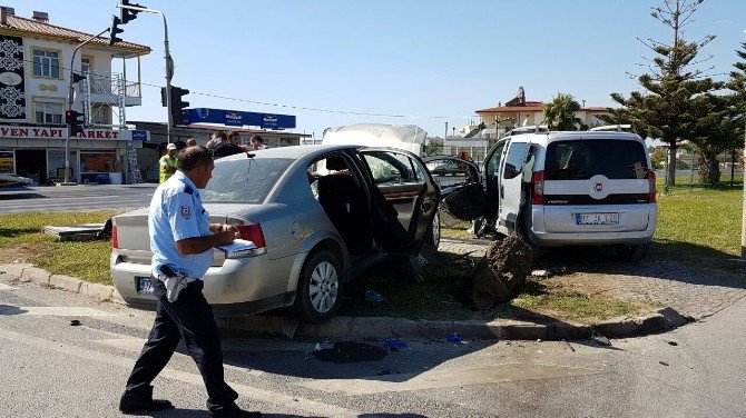 Manavgat’ta Trafik Kazası: 3 Yaralı