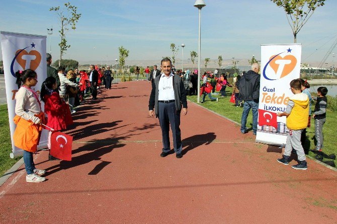 Küçük Öğrencilerden ’Atatürk’ün İzinde Cumhuriyet’ Koşusu