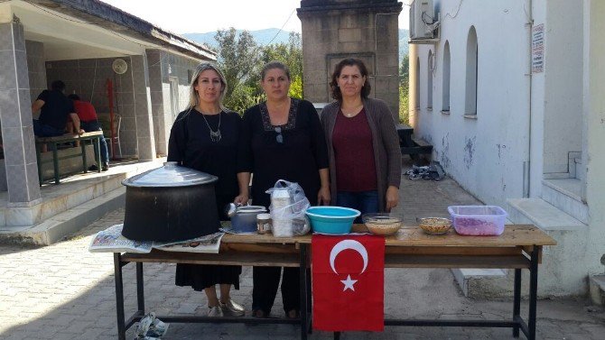 Ak Parti Teşkilatı’ndan Hainlerin Yakalandığı Mahallede Aşure Etkinliği