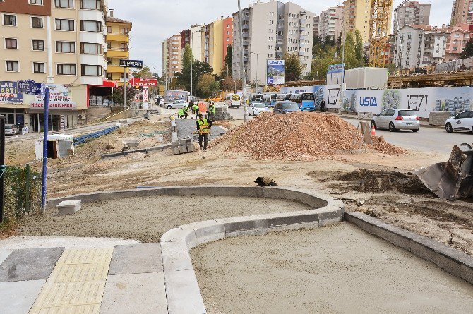 Dikmen Caddesi’nde Kaldırım Çalışmaları Devam Ediyor