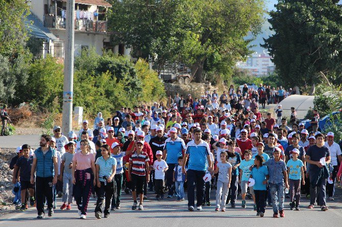 Kumluca’da Cumhuriyet Yürüyüşü Yapıldı