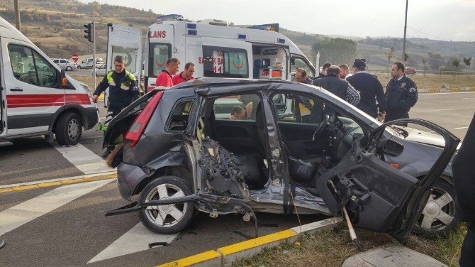 Hasta Taşıyan Ambulans Kaza Yaptı: 1 Ölü, 4 Yaralı