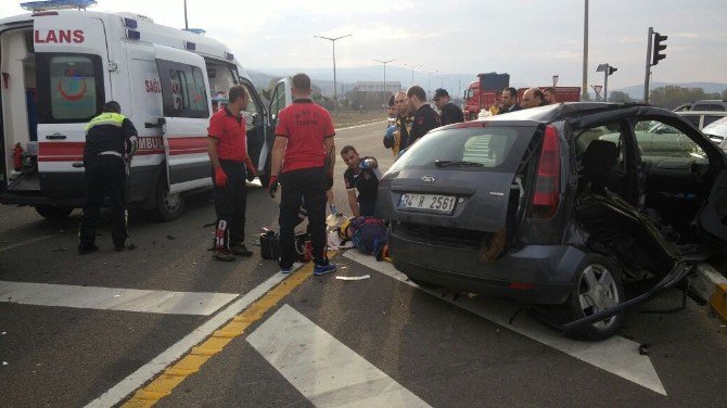 Hasta Taşıyan Ambulans Kaza Yaptı: 1 Ölü, 4 Yaralı