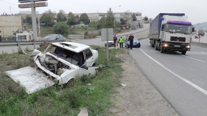 Önüne Çıkan Poşetten Kaçarken Kaza Yaptı: 3 Yaralı