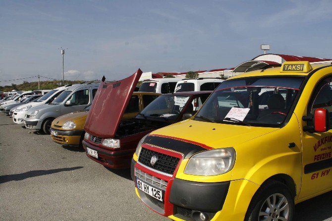 Trabzon’da Oto Pazarı Bu Yılın En Hareketli Gününü Yaşıyor