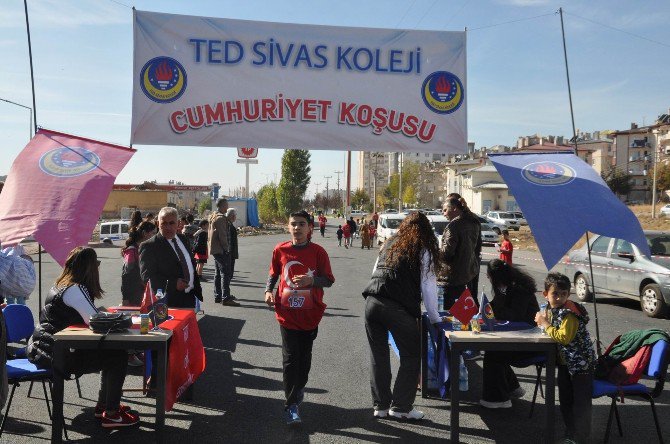 Sivas Ted Koleji ’Cumhuriyet Koşusu’ Düzenledi