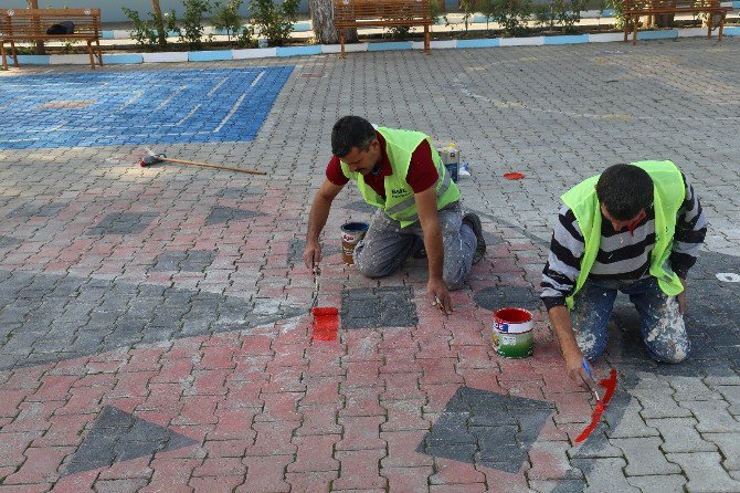 Turgutlu Belediyesi Okul Bahçelerini Renklendirdi