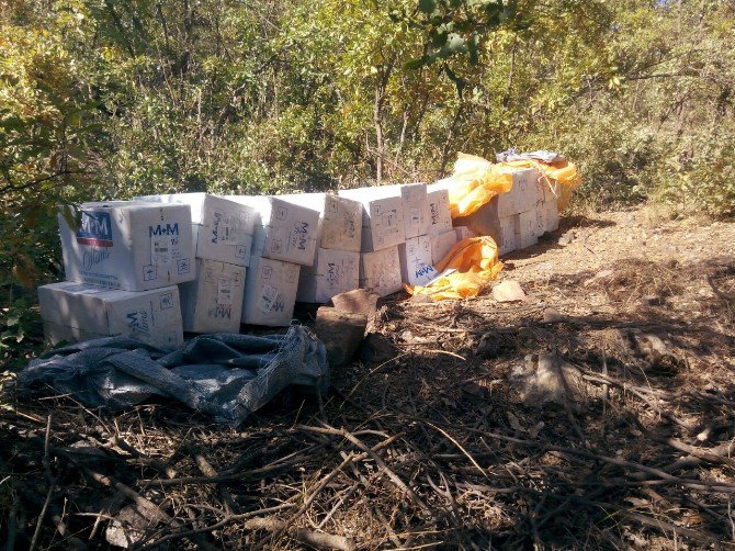 Hakkari’de Teröristlere Ait 72 Bin Paket Kaçak Sigara Ele Geçirildi