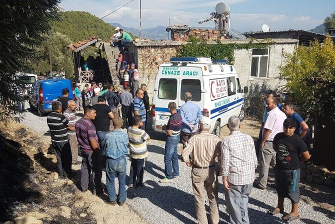 Yangını Söndürmek İsterken Yanarak Hayatını Kaybetti