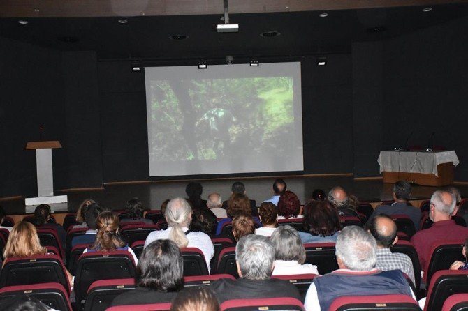 Yazar Sabahattin Ali’nin Kızı Didim’de Kitaplarını İmzaladı