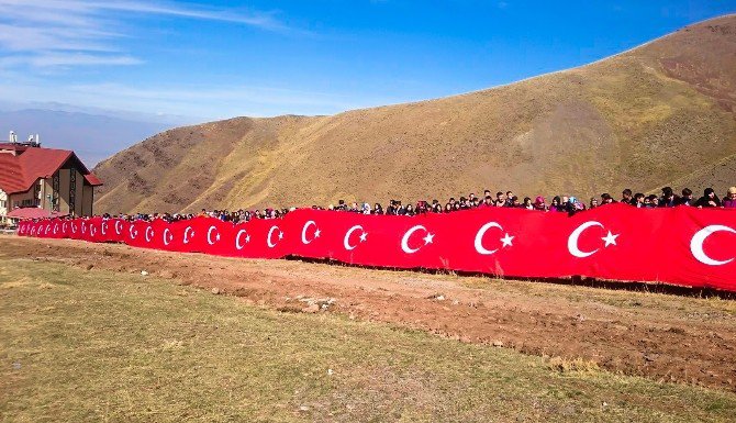 Gençlik Merkezlerinden 15 Temmuz Şehitleri Anma Yürüyüşü