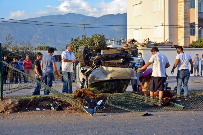 Anne Ve 3 Çocuk Hurdaya Dönen Araçtan Sağ Çıktı