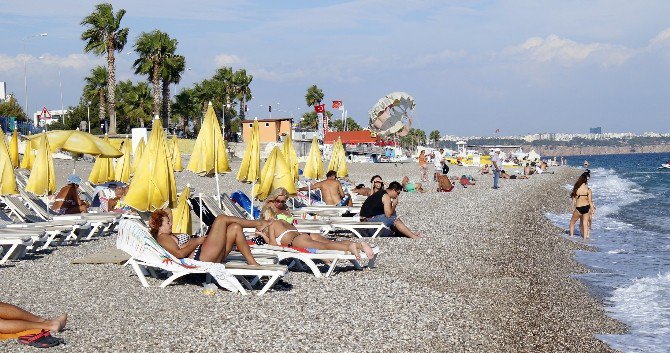 Dünyaca Ünlü Konyaaltı Plajında Deniz Keyfi