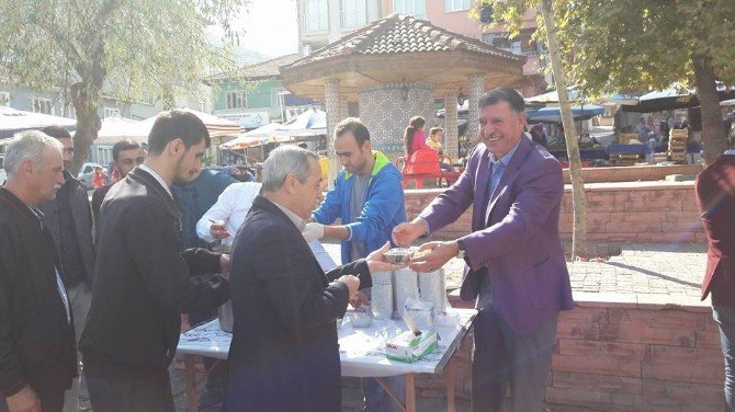 Vezirhan’da Aşure Dağıtımı