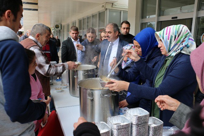 Engellilerin Hazırladığı Aşureler Dağıtıldı